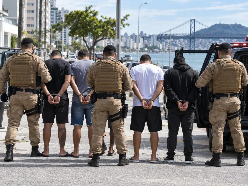 Entre os abordados está homem preso três dias antes; polícia não informou como ele deixou a prisão - Foto: ilustrativa 